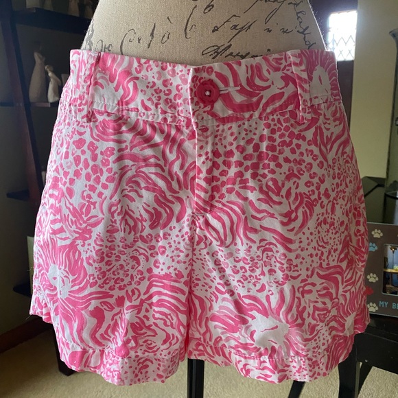 EUC worn once! Lilly Pulitzer White-Get Spotted Pink& White Lion Callahan shorts - Picture 2 of 8